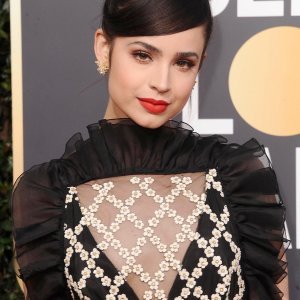 Sofia Carson u haljini Giambattiste Vallija