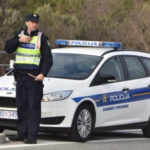 DVD Tisno organizirao prosvjed podrške za slučaj stradalog vatrogasca Franu Lučića