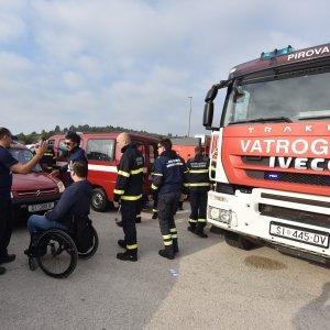 DVD Tisno organizirao prosvjed podrške za slučaj stradalog vatrogasca Franu Lučića