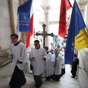 Split: Na Peristilu blagoslovljene grančnice i održana misa na Cvjetnicu