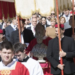 Predsjednica Kolinda Grabar Kitarović u procesiji sv. Dujma u Splitu