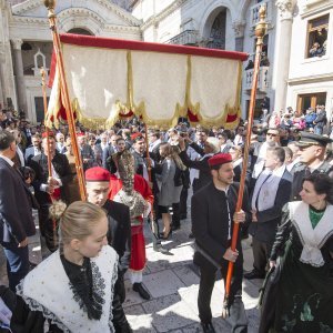 Predsjednica Kolinda Grabar Kitarović u procesiji sv. Dujma u Splitu