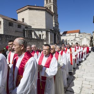 Predsjednica Kolinda Grabar Kitarović u procesiji sv. Dujma u Splitu