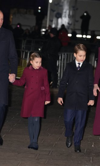 [FOTO] Čvrsto Držeći Za Ruke Charlotte I Georgea, Princ William I Kate ...