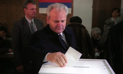 Prije 25 godina Srbi su svrgnuli Miloševića: Njegovi nasljednici još vladaju
