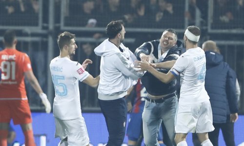 Sportske novosti - RUŽNE SCENE NA RUJEVICI Sukob policije i navijača: 'Više  navijača HNK Rijeka napalo zaštitara angažiranog na osiguranju