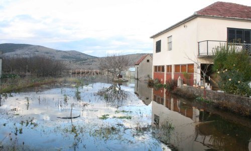 Jug Hercegovine pod vodom: Odroni, bujice, poplavljeni podrumi kuća...