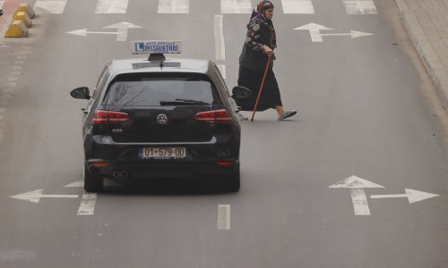 U Prištini počelo suđenje protiv 53 osobe za ubojstvo 370 Albanaca u travnju 1999.