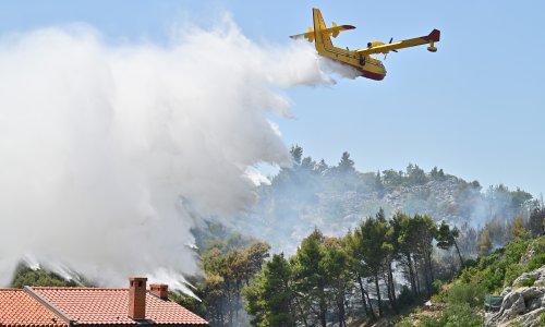 Izbio požar kod Vranskog jezera, zatraženi kanader i airtractor