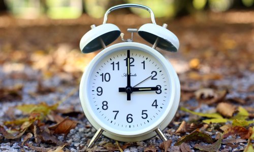 Noćas se pomiču kazaljke sata: Je li vrijeme da ta praksa prestane?