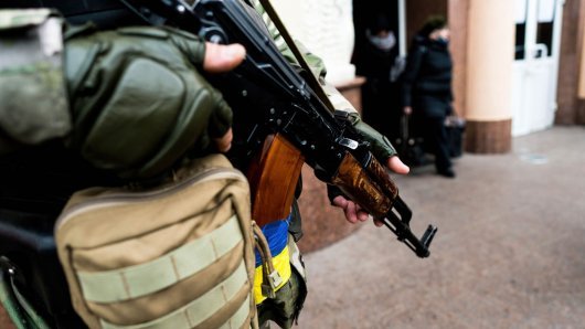 Američki dobrovoljci u Ukrajini odbacuju NATO oružje i otimaju se za 'kalašnjikove'