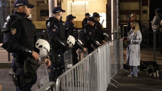 Policija ispred Republičke izborne komisije