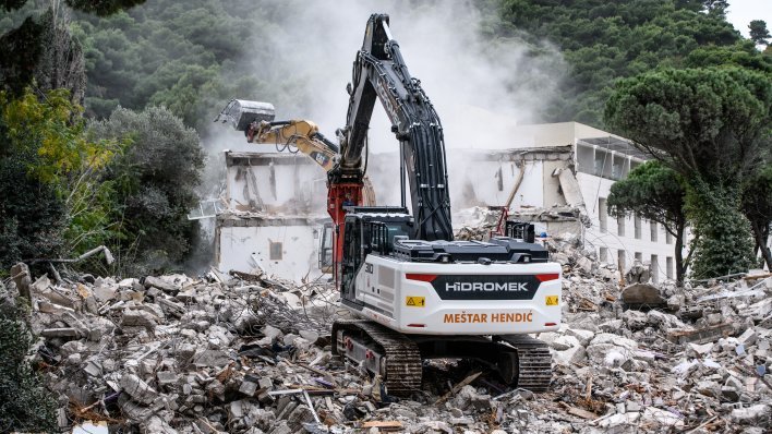 Počelo rušenje hotela Adriatic, evo što će se graditi na njegovom mjestu