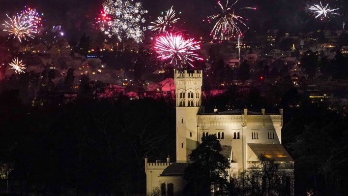 Impresivni vatrometi, spuštanje lopte i zastave revolucije: Ovako je svijet dočekao 2025.