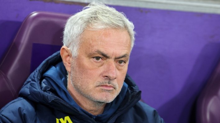 Mourinho ostavio Livakovića na klupi pa ispao nakon drame jedanaesteraca