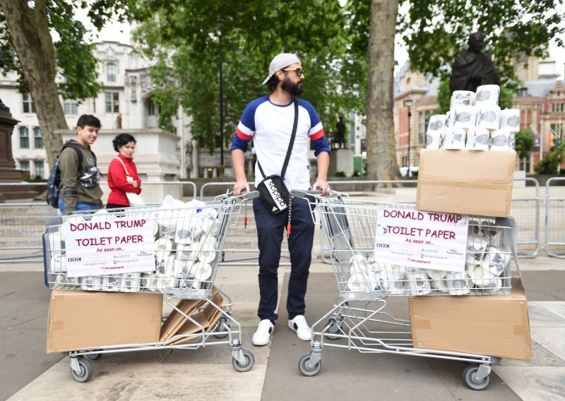 Čime stanovnici Londona ovih dana brišu stražnjice? Toaletnim papirom s Trumpovim likom!