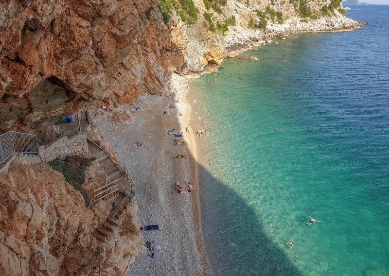 Ova skrivena plaža je jedna od najljepših na Jadranu, a iznenadit će vas kako je nastala