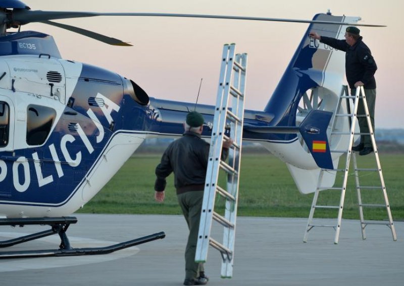 Na helikoptere španjolske policije samo dodali 'J'