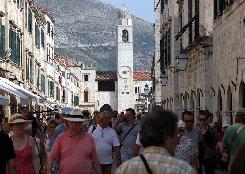 Dubrovčane uznemirio potres, razveselila pitka voda