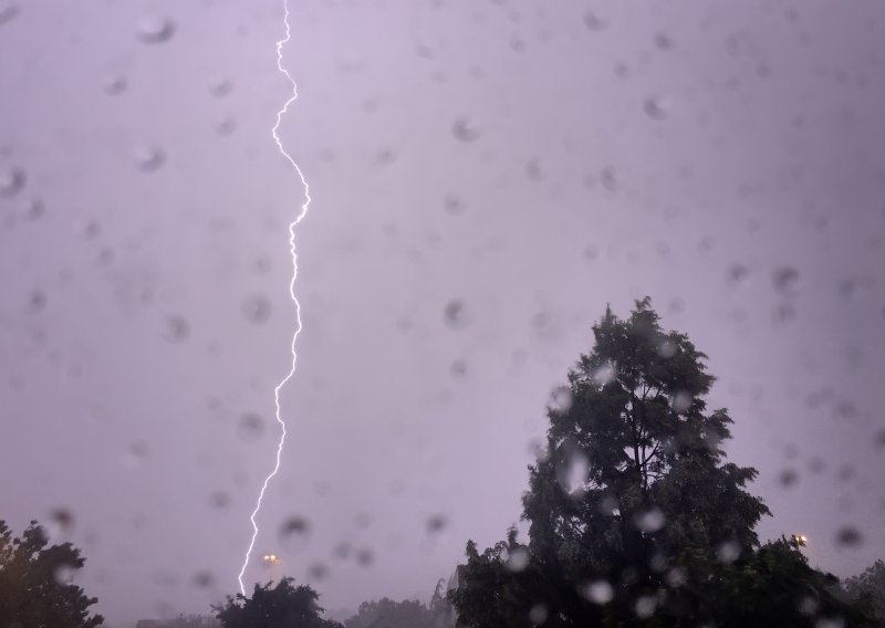 Tuča veličine šake pogodila Gorski kotar, nevrijeme zahvatilo i Zagorje