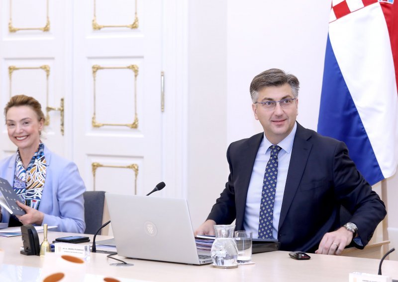 Plenković o europskim temama, dramu oko Kuščevića preskočio. HNS-ovih ministara nema na Vladi, poslali tajnike