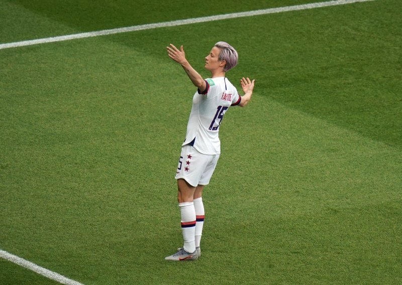 Buntovna Rapinoe šokirala prepuni Park prinčeva i odvela Amerikanke u polufinale