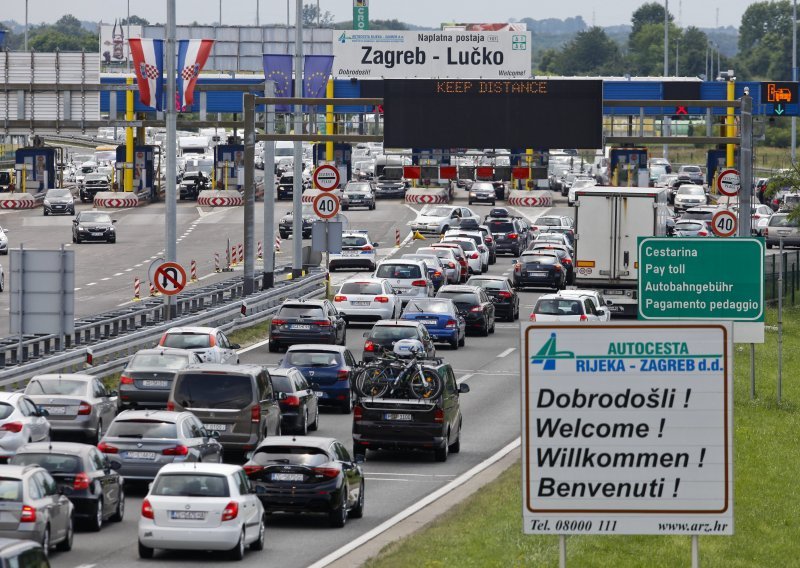 Na hrvatskim autocestama proteklog vikenda nešto više vozila nego lani