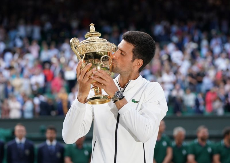 Đoković u jednom od najluđih finala u povijesti slomio Federera i peti put osvojio Wimbledon