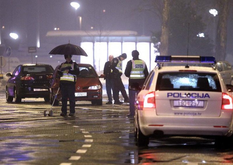 Jedna osoba poginula u slijetanju s ceste