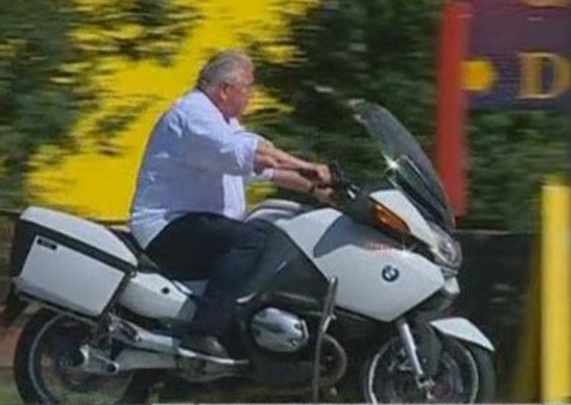 Đakić uhvaćen bez kacige na motoru, evo što je napravio nakon novinarskog upita