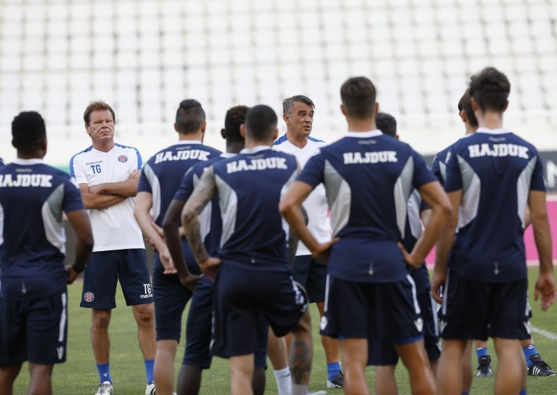 Torcida svratila na trening Hajduka; imala je jasnu poruku za igrače