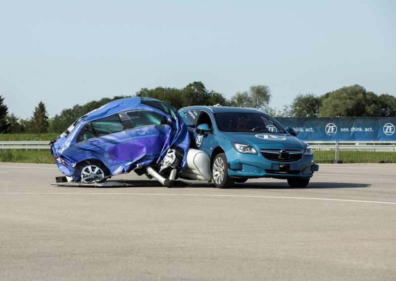 Zračni jastuci s vanjske strane automobila? Predstavljen prvi takav sustav koji predviđa sudar