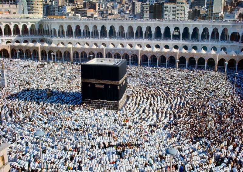 Više od dva milijuna muslimana počinje godišnji hadž u Meku