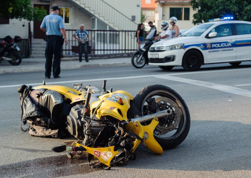 Sudar dvaju automobila i motora u Splitu