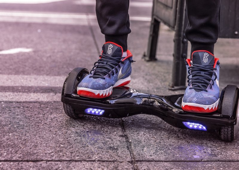 Hoverboard: O čemu se radi, koliko košta i trebate li ga uopće kupovati?