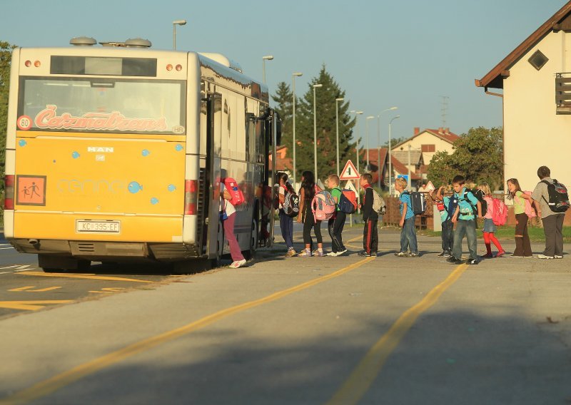 Vozači autobusa u petak staju na 10 minuta. Ne ispune li im se zahtjevi, najavljuju štrajk za prvi dan škole