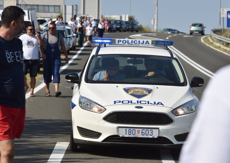 Sletio motocikl na cesti Kutjevo Bektež, dvoje ozlijeđenih