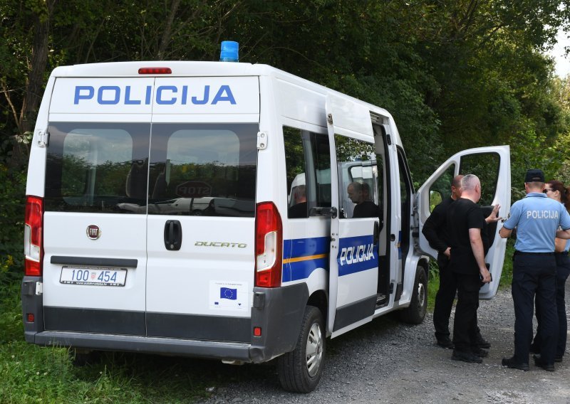 Na terenu interventna i specijalna policija; češljaju svaki pedalj u potrazi za krijumčarom