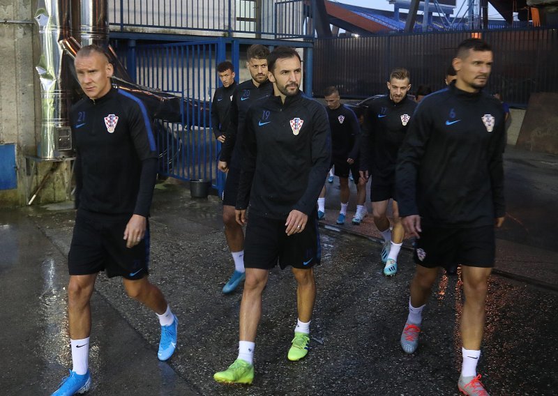 Domagoj Vida već na prvom treningu zadao glavobolju izborniku Daliću; brzom reakcijom ozljeda sanirana