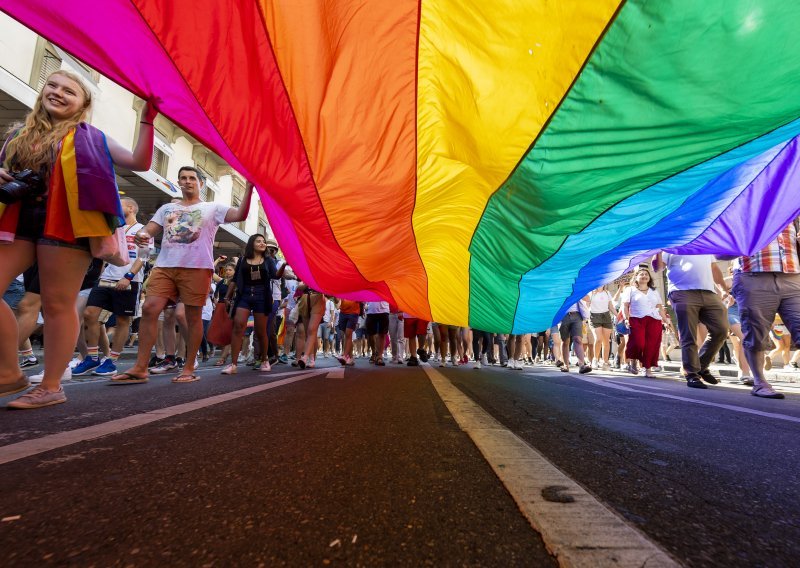 Islamska zajednica pozvala na bojkot gay parade u Sarajevu, Katolička crkva na suzdržavanje od nasilja