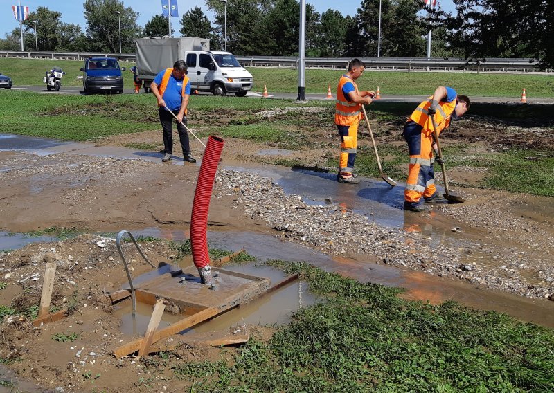 Dobar dio Novog Zagreba opet bez vode! Ponovno pukla cijev u Sarajevskoj ulici