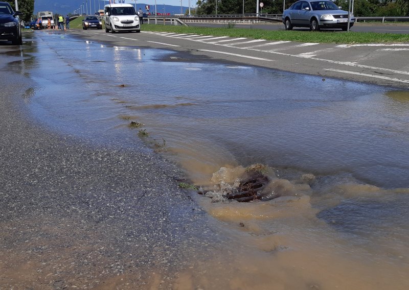 Pukla još jedna cijev u Novom Zagrebu. Stanovnici Sopota i u srijedu su se probudili bez vode