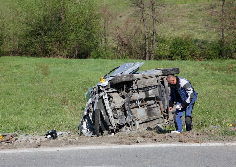 Istrijana prignječio traktor, policajci krenuli na intervenciju pa sletjeli s ceste