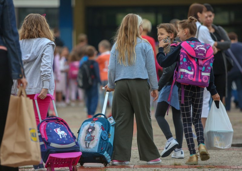 Prvašići s teškoćama došli u školu i otkrili da njihov razred ne postoji