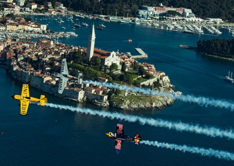 Pogledajte spektakularne fotografije aviona iznad Rovinja!