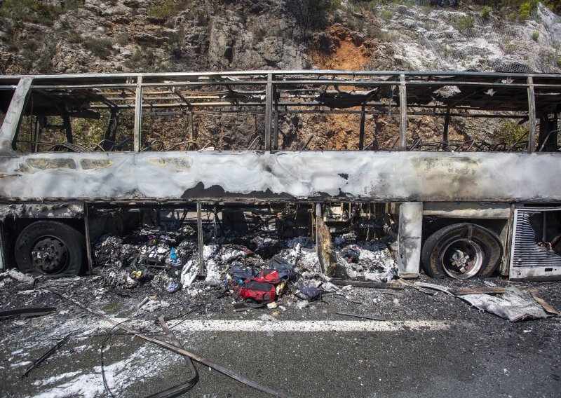 Kod Sinja planuo autobus koji je prevozio učenike