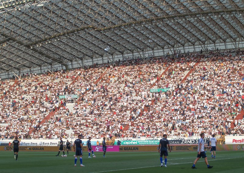 Uefa zbog 'bolesti' poljudskog travnjaka traži odgodu utakmice, doznajemo kad će igrati Hajduk i Varaždin