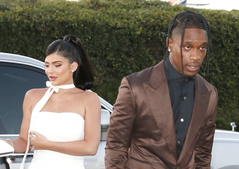 Pukla ljubav između najmlađe Kardashianke i repera: Kylie Jenner i Travis Scott dogovaraju skrbništvo nad kćerkicom