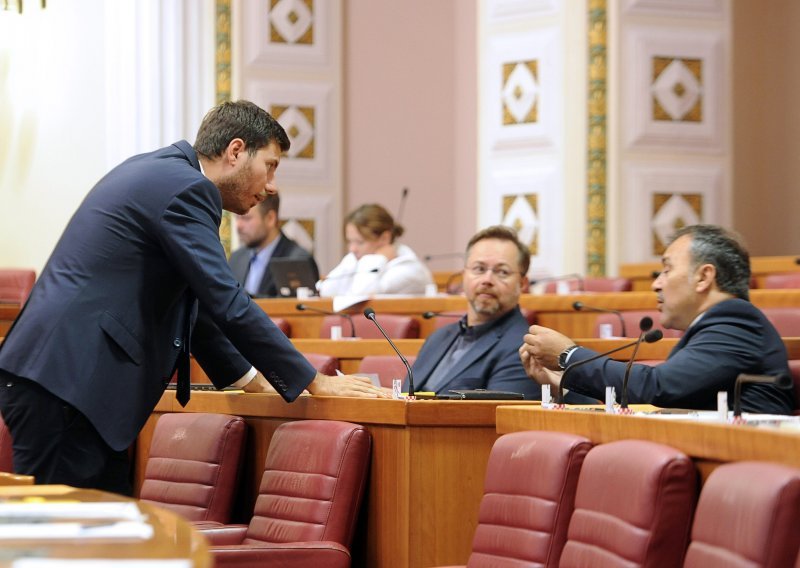 Sabor donio paket od 61 zakona; ukidaju se uredi državne uprave, pomoćnici ministara prestaju biti dužnosnici...