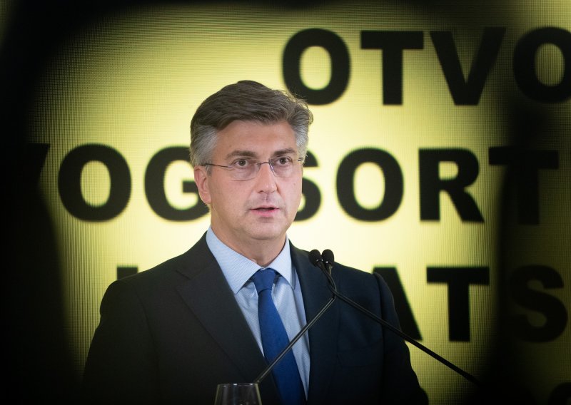 Plenković na skupu HDZ-ovih župana, gradonačelnika i načelnika: Trošimo koliko zarađujemo, s viškom vraćamo dugove bivših vlada